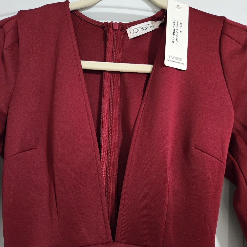 Lioness Deep V One Piece Burgandy Sz S NWT - Picture 3 of 6